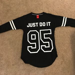 Black/White Nike Three Quarter Length Sleeve Shirt